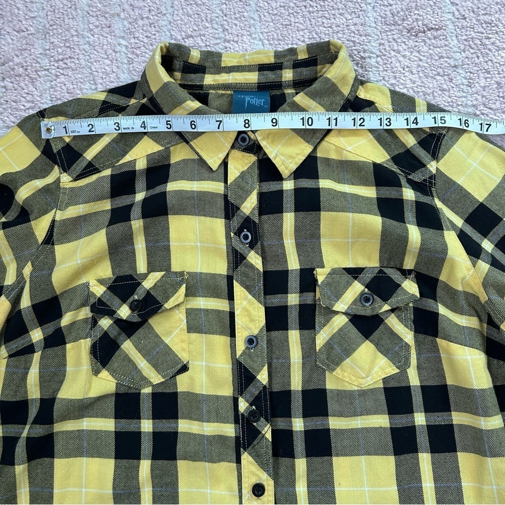 Hot Topic Harry Potter Hufflepuff Yellow and Black Plaid Button Up Shirt Small - Picture 8 of 12